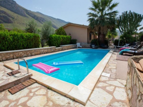 Stunning Villa in Contrada Sarmuci with Pool, Castellammare Del Golfo